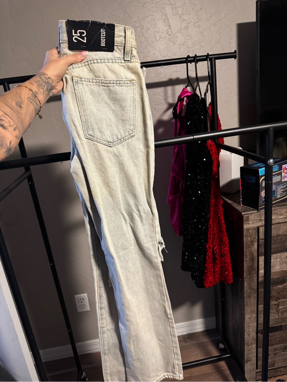 Urban Outfitters Light Wash Bootcut Jeans - 25